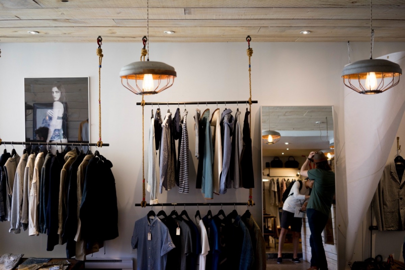 magasin-PUGET SUR ARGENS-min_clothing_store_shop_boutique_men's_fashion_clothes_business_retail_shopping-1062572